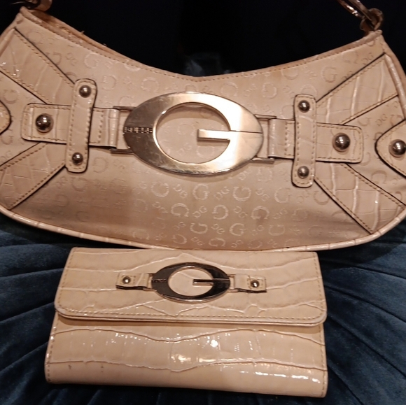 Vintage Y2k Guess Cream Shoulder Bag with Gold Accents With Small Wallet - Picture 3 of 10
